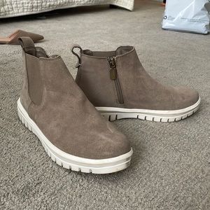 Blondo High Top Slip On Sneakers Waterproof!